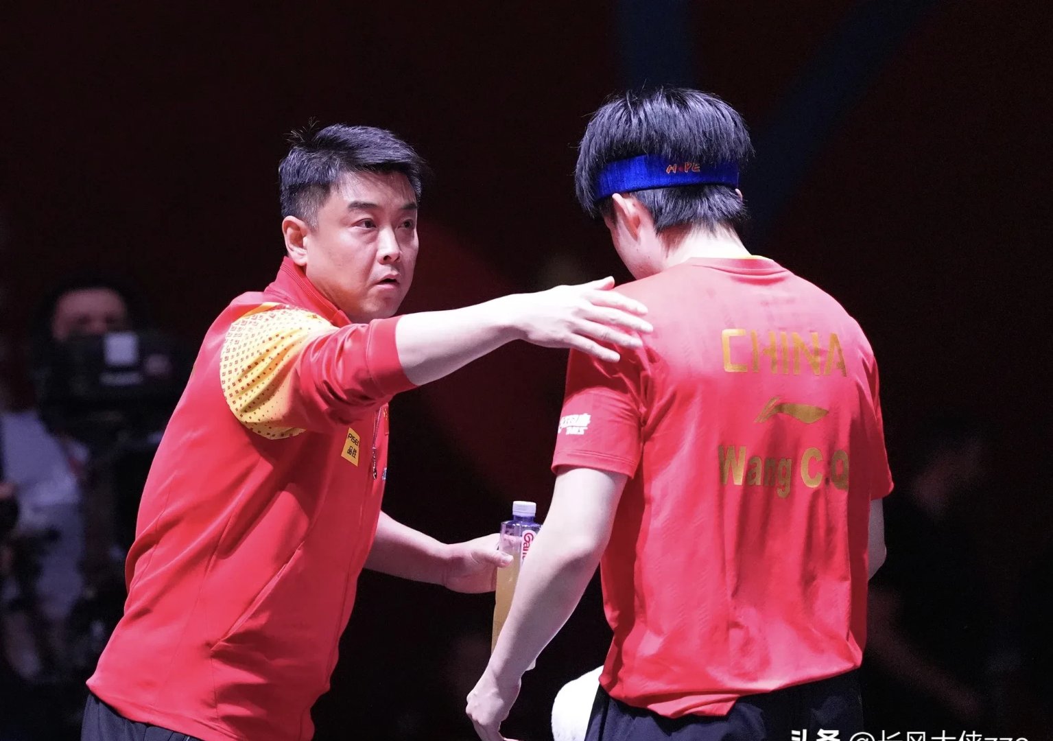 爱游戏体育-中国队翻盘法国队，王皓惊艳四座