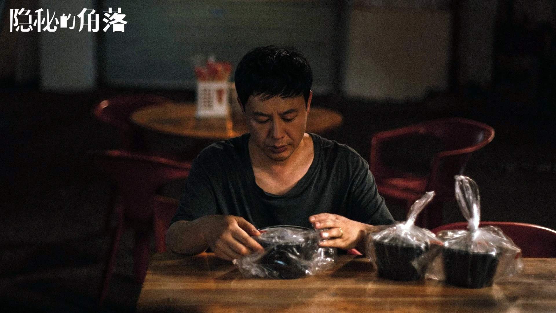 悬崖边的舞者，当克莱用最笨拙的姿势投进最优雅的绝杀尼克斯对鹈鹕赛后，一记变形记般的后仰，如何照亮了他与我们的逆光时刻？