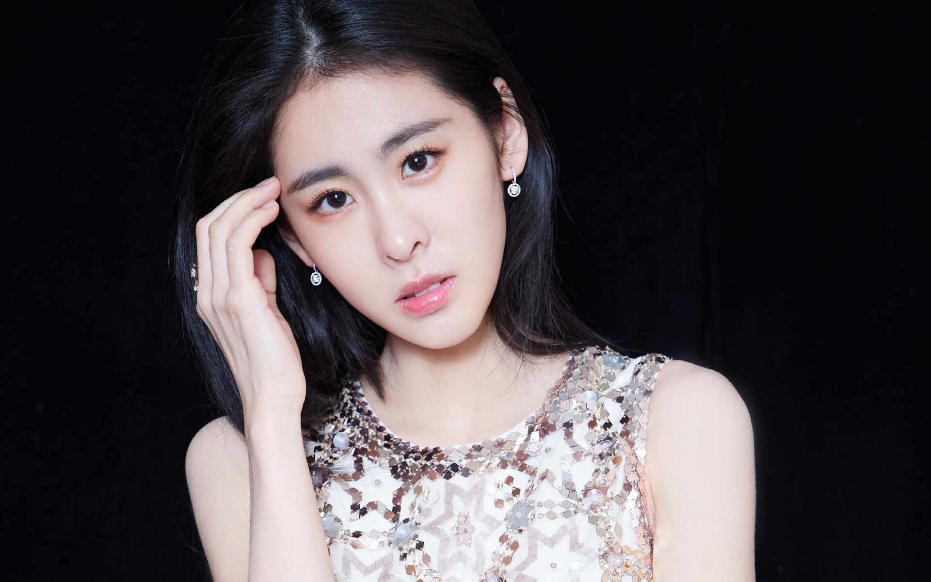 爱游戏官方入口-宿命的对决，骑士以窒息的团队防守将总冠军悬念扼杀在萌芽