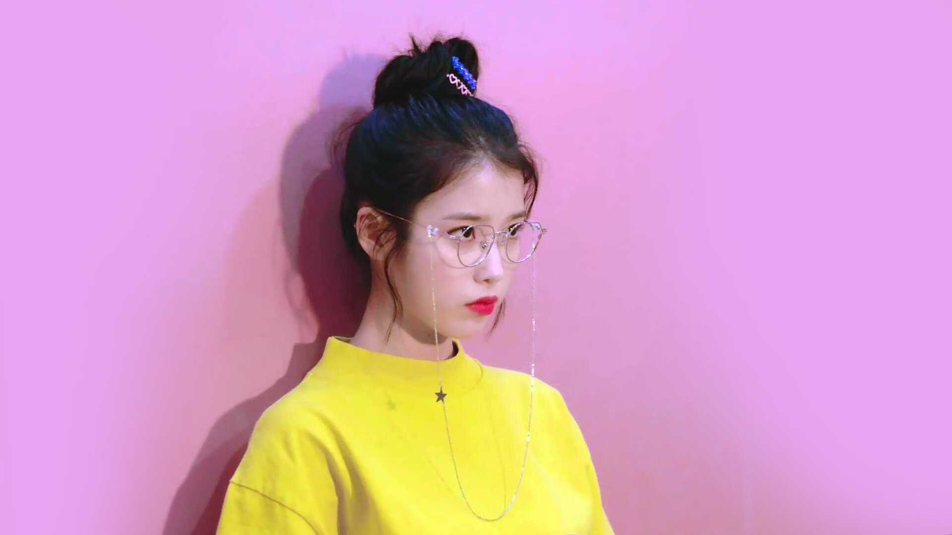 爱游戏官方-冰火两重天，字母哥的钢铁防线与热火的整体压制